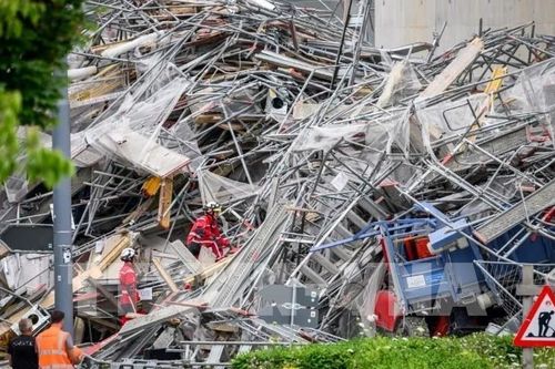 Sập giàn giáo tại công trình 19 tầng tại Thụy Sĩ