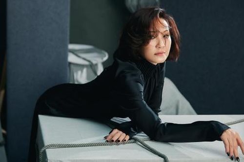 Hồng Đào khoe đường cong nóng bỏng ở tuổi 62