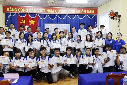 Liên Chi hội Sinh viên An Giang (Trường Đại học Cần Thơ) thực hiện nhiều công trình, phần việc thanh niên tại xã Vĩnh Lợi