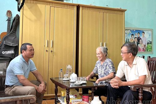 Những 'cầu nối' nơi bản làng