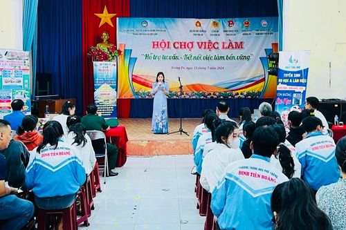 Krông Pa: Hơn 300 người lao động được tư vấn trực tiếp tại Hội chợ việc làm