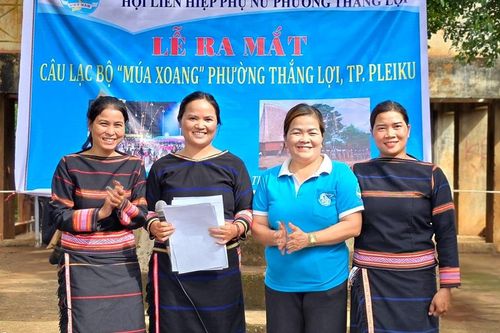 Pleiku: Ra mắt Câu lạc bộ múa xoang phường Thắng Lợi