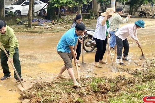 Hoạt động 'Ngày thứ 7 hướng về cơ sở' tại xã Mường Giàng