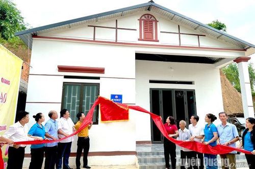 6.000 hộ nghèo được hỗ trợ làm mới và sửa chữa nhà ở