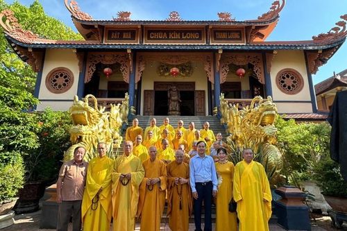 Quảng Ngãi: Ban Trị sự Phật giáo tỉnh và lãnh đạo Sở Nội vụ tỉnh thăm hành giả an cư