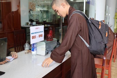 Học viện Phật giáo VN tại TP.HCM: Tăng, Ni thí sinh nhận phiếu báo danh dự thi tuyển sinh khóa XIX