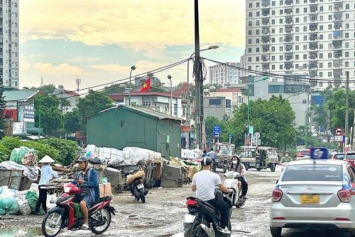 Hà Nội: Đường Nguyễn Cảnh Dị lại xuống cấp nghiêm trọng khiến người dân ngán ngẩm