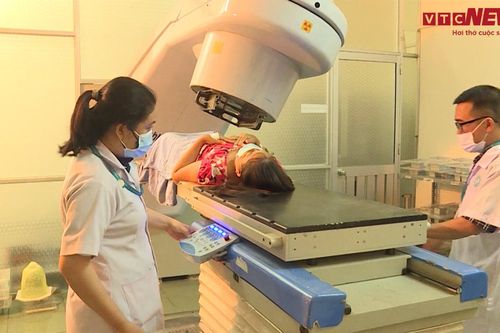 Cần Thơ: Cả trăm bệnh nhân ung thư trông chờ vào 1 máy trị xạ cũ