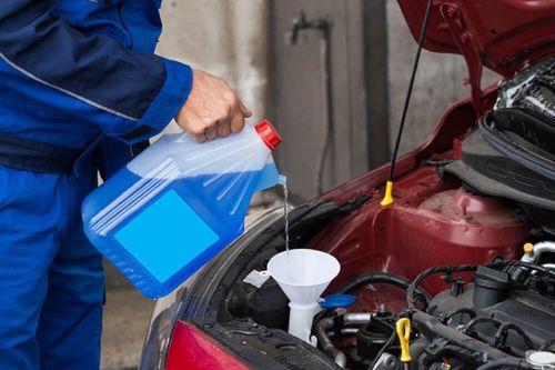 Dấu hiệu cảm biến báo mức nước kính ô tô có vấn đề