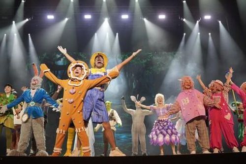 Thùy Chi, Huy Tuấn trầm trồ không gian cổ tích trong nhạc kịch 'Shrek'