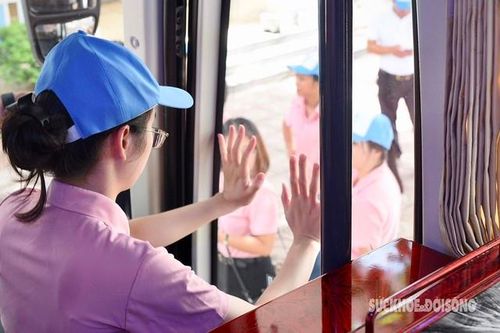 Giáo viên được tập huấn kỹ năng dạy trẻ thoát hiểm trên xe ô tô