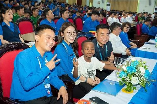 MC Khánh Vy, Quang Linh Vlogs là khách mời đại biểu Đại hội Hội LHTN Việt Nam tỉnh Nghệ An