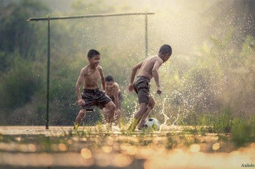 Ấu thơ 'quần đùi áo số'