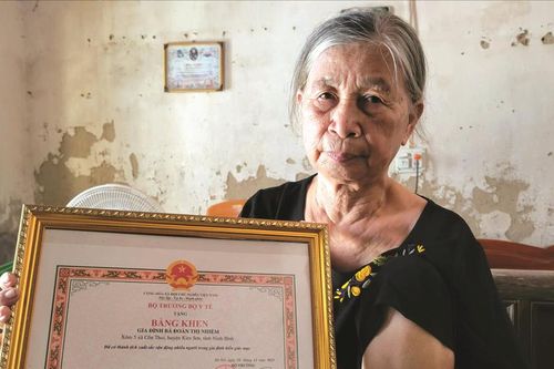 Hiến nguồn sáng cho đời