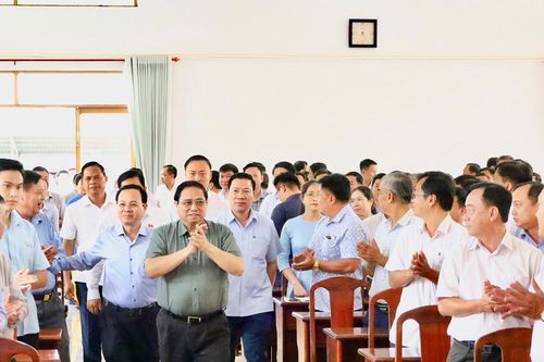 Thủ tướng tiếp xúc cử tri Cần Thơ