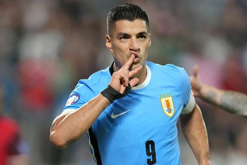 Suarez giải cứu Uruguay với bàn thắng phút 90+3