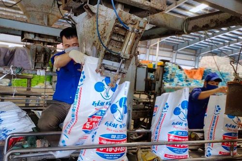 Doanh nghiệp phân bón lãi lớn, cổ phiếu tăng gấp đôi sau nửa năm