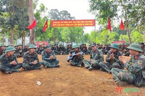 Tiết kiệm phụ cấp, giúp đỡ người thân