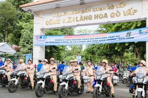 Chiến sĩ tình nguyện đảm bảo trật tự, an toàn giao thông và xây dựng văn hóa giao thông