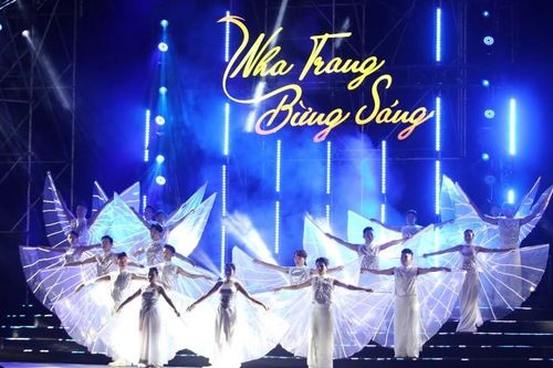 Tưng bừng khai mạc Lễ hội Vịnh ánh sáng quốc tế Nha Trang 2024