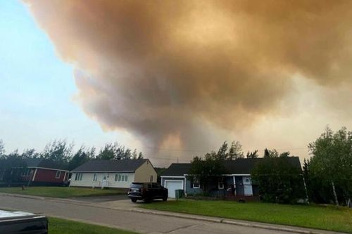 Khoảng 9.000 người phải sơ tán do cháy rừng dữ dội ở Canada