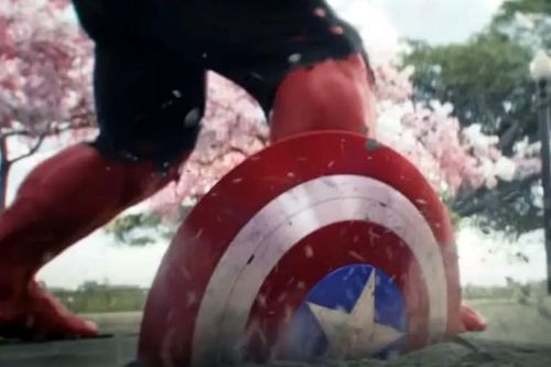 Captain America mới chính thức lộ diện, đối đầu với siêu ác nhân Red Hulk