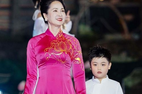 NSND Lan Hương sánh đôi cùng mẫu nhí Hoàng Long