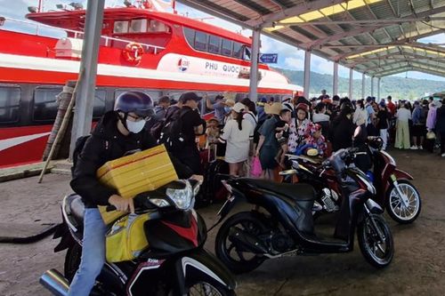 Tàu dừng hoạt động, du khách mắc kẹt trên đảo Phú Quốc