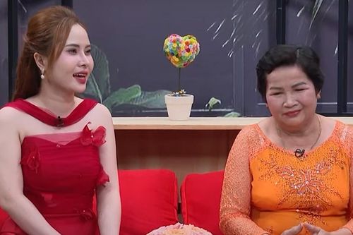 Cô gái lấy người hơn 11 tuổi, được mẹ chồng cưng chiều, coi như... cháu