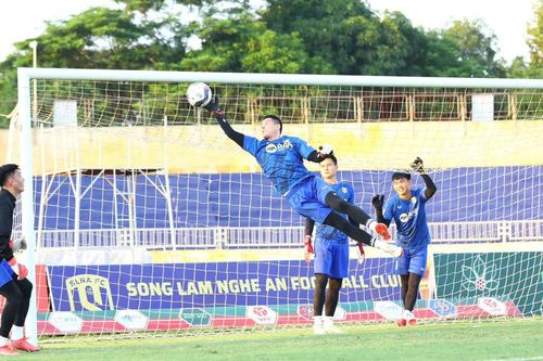 Tương lai nào cho cựu thủ môn Sông Lam Nghệ An Lê Văn Hùng?