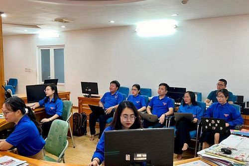 Chi đoàn Báo Nghệ An sinh hoạt chuyên đề về ứng dụng công nghệ làm báo hiện đại