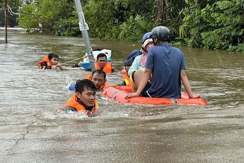 Kịp thời ứng phó ngập nước cục bộ trên đảo Phú Quốc