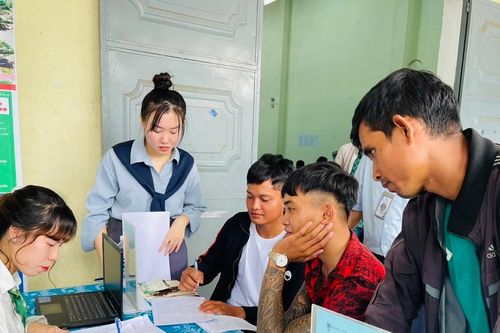 Trao cơ hội việc làm cho bộ đội xuất ngũ và người mới hoàn lương