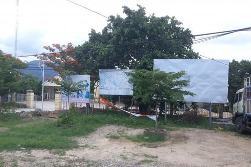 Cần thay mới pa nô tuyên truyền