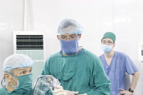Bệnh viện Đa khoa tỉnh tiếp nhận chuyển giao kỹ thuật phẫu thuật nội soi chức năng tai
