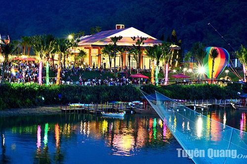 Rực rỡ sắc màu Lala Town Flamingo Tân Trào