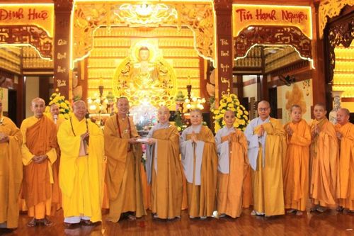 Đồng Nai: Ban Trị sự GHPGVN TP.Biên Hòa cúng dường đến hành giả 12 trường hạ