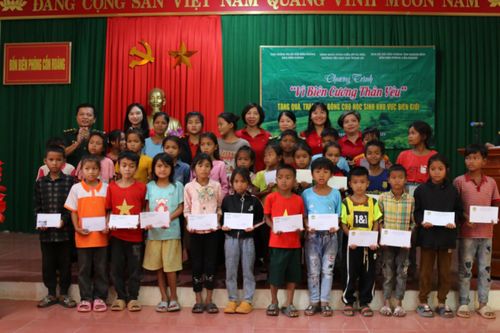 Quảng Bình: Tặng công trình năng lượng mặt trời cho điểm trường biên giới chưa có điện lưới