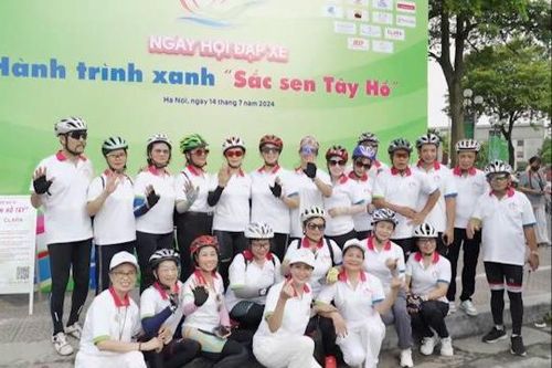 7.000 người tham gia ngày hội đạp xe Hành trình xanh 'Sắc Sen Tây Hồ'