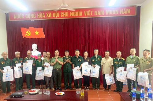 Đoàn đại biểu Công đoàn Báo CAND tổ chức sinh hoạt chính trị ý nghĩa tại tỉnh Hà Giang