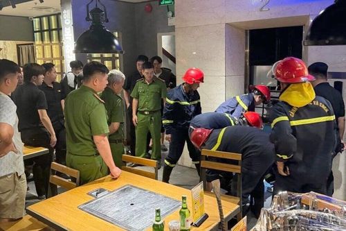 Giải cứu 9 người mắc kẹt trong thang máy nhà hàng TP.HCM