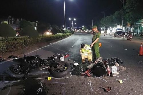 Mô tô phân khối lớn đâm 2 mẹ con tử vong