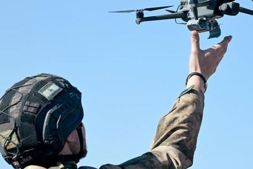 Máy bay không người lái FPV Nga tấn công trực thăng Baba Yaga Ukraine