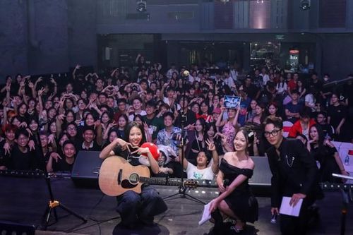 Teen THPT chuyên Khoa học Tự nhiên gây ấn tượng với concert âm nhạc THE EVE