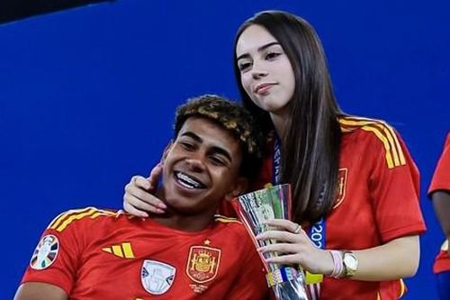 Ngôi sao ĐT Tây Ban Nha Lamine Yamal có cả tình yêu và sự nghiệp ở tuổi 17
