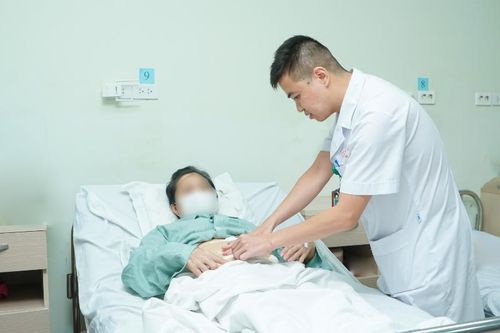 Nữ bệnh nhân thủng tạng do ngậm tăm, đe dọa tính mạng