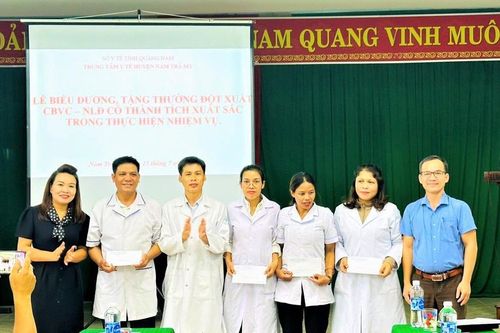Quảng Nam: Tuyên dương y, bác sĩ và ê kíp cứu thành công sản phụ băng huyết