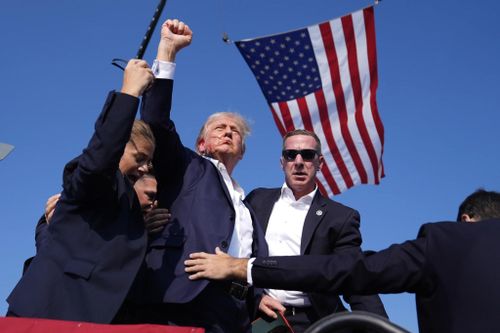 Bức ảnh gây sốt trong ngày ông Trump bị ám sát hụt