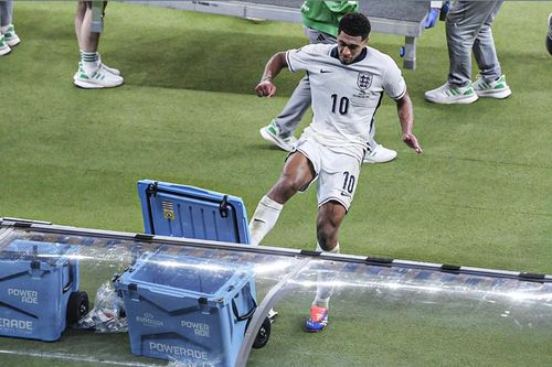 Bellingham trút giận sau thất bại