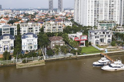 Ngân hàng rao bán lại khoản nợ thế chấp bằng 2 căn biệt thự Thảo Điền